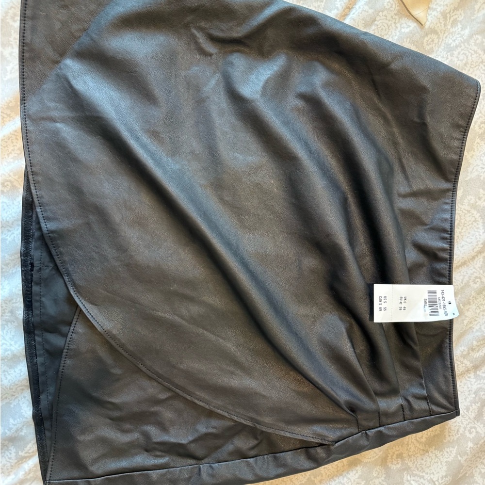 Abercrombie wrap skirt size small nwt